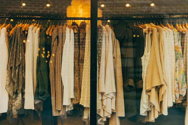 Démo — Vêtements et accessoires à Soubré