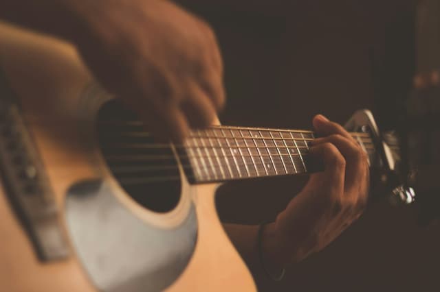 Démo — Guitare acoustique à Bouaké